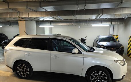 Mitsubishi Outlander III рестайлинг 3, 2014 год, 1 150 000 рублей, 6 фотография