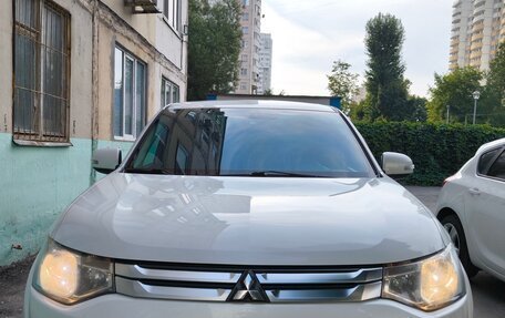 Mitsubishi Outlander III рестайлинг 3, 2014 год, 1 150 000 рублей, 9 фотография