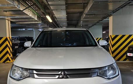 Mitsubishi Outlander III рестайлинг 3, 2014 год, 1 150 000 рублей, 12 фотография