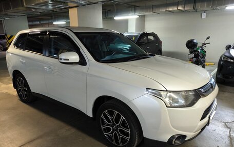 Mitsubishi Outlander III рестайлинг 3, 2014 год, 1 150 000 рублей, 17 фотография