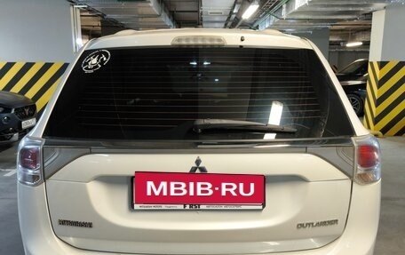 Mitsubishi Outlander III рестайлинг 3, 2014 год, 1 150 000 рублей, 13 фотография