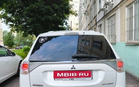 Mitsubishi Outlander III рестайлинг 3, 2014 год, 1 150 000 рублей, 8 фотография