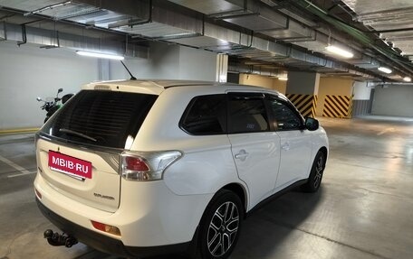 Mitsubishi Outlander III рестайлинг 3, 2014 год, 1 150 000 рублей, 15 фотография