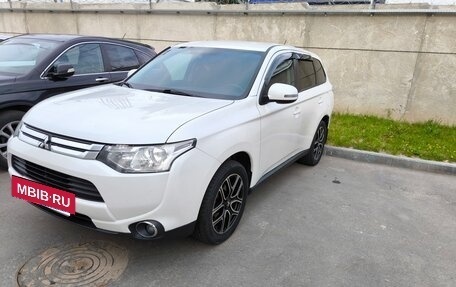 Mitsubishi Outlander III рестайлинг 3, 2014 год, 1 150 000 рублей, 10 фотография