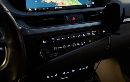 Lexus ES VII, 2020 год, 3 700 000 рублей, 20 фотография