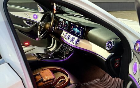 Mercedes-Benz E-Класс, 2021 год, 3 900 000 рублей, 10 фотография