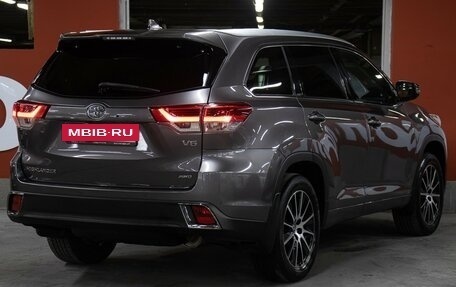 Toyota Highlander III, 2018 год, 4 498 000 рублей, 5 фотография