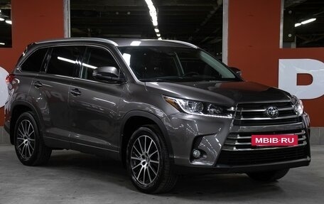Toyota Highlander III, 2018 год, 4 498 000 рублей, 3 фотография