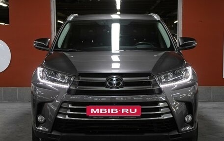 Toyota Highlander III, 2018 год, 4 498 000 рублей, 2 фотография
