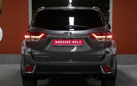 Toyota Highlander III, 2018 год, 4 498 000 рублей, 6 фотография