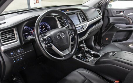 Toyota Highlander III, 2018 год, 4 498 000 рублей, 17 фотография