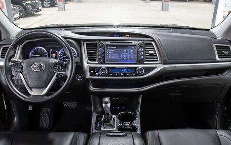 Toyota Highlander III, 2018 год, 4 498 000 рублей, 15 фотография