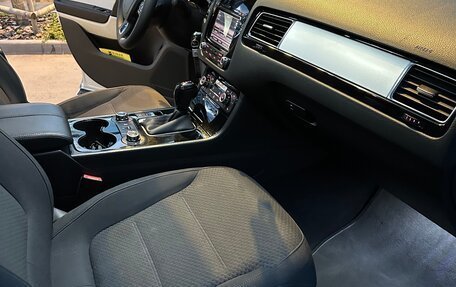 Volkswagen Touareg III, 2011 год, 2 250 000 рублей, 16 фотография