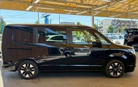 Honda Stepwgn, 2022 год, 2 301 000 рублей, 4 фотография