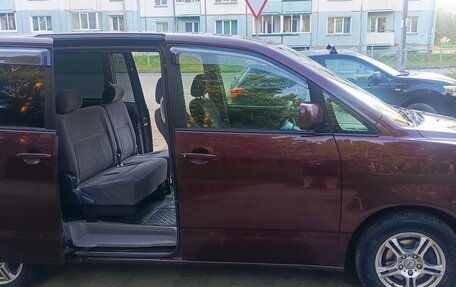 Toyota Voxy II, 2003 год, 735 000 рублей, 4 фотография