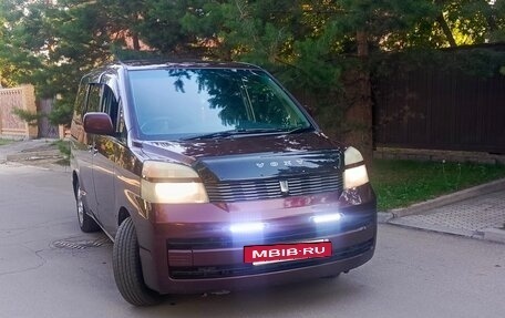 Toyota Voxy II, 2003 год, 735 000 рублей, 2 фотография