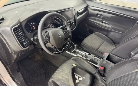 Mitsubishi Outlander III рестайлинг 3, 2019 год, 2 250 000 рублей, 5 фотография