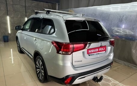 Mitsubishi Outlander III рестайлинг 3, 2019 год, 2 250 000 рублей, 2 фотография