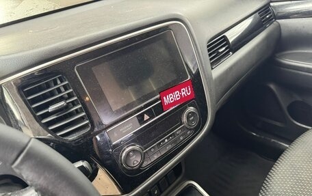 Mitsubishi Outlander III рестайлинг 3, 2019 год, 2 250 000 рублей, 9 фотография