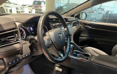 Toyota Camry, 2018 год, 3 150 000 рублей, 10 фотография