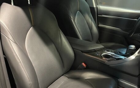 Toyota Camry, 2018 год, 3 150 000 рублей, 18 фотография