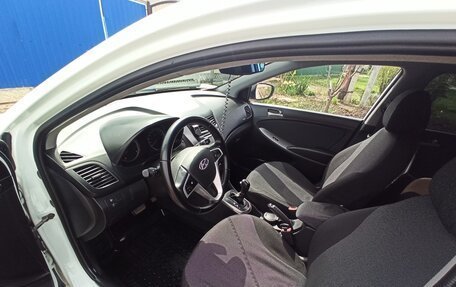 Hyundai Solaris II рестайлинг, 2015 год, 935 000 рублей, 4 фотография