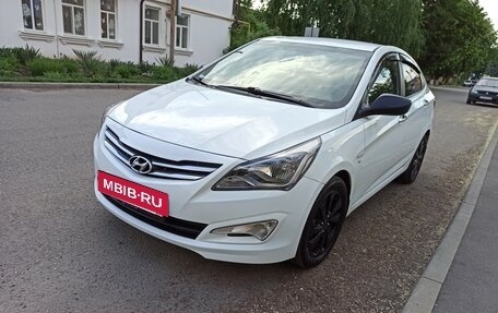 Hyundai Solaris II рестайлинг, 2015 год, 935 000 рублей, 1 фотография