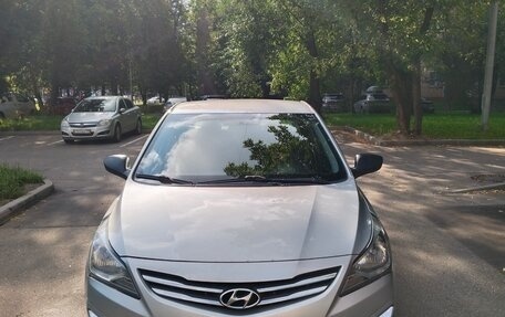 Hyundai Solaris II рестайлинг, 2015 год, 1 100 000 рублей, 2 фотография