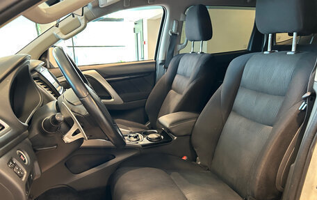 Mitsubishi Pajero Sport III рестайлинг, 2017 год, 2 690 000 рублей, 11 фотография