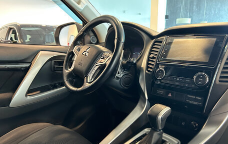 Mitsubishi Pajero Sport III рестайлинг, 2017 год, 2 690 000 рублей, 24 фотография