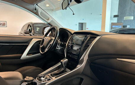 Mitsubishi Pajero Sport III рестайлинг, 2017 год, 2 690 000 рублей, 22 фотография