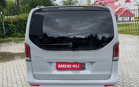 Mercedes-Benz V-Класс, 2024 год, 18 250 000 рублей, 3 фотография