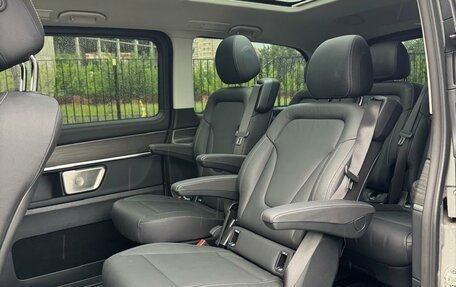 Mercedes-Benz V-Класс, 2024 год, 18 250 000 рублей, 10 фотография