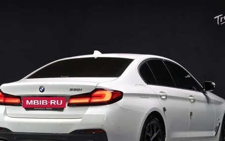 BMW 5 серия, 2022 год, 4 290 000 рублей, 2 фотография