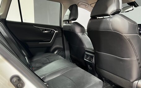 Toyota RAV4, 2021 год, 3 490 000 рублей, 15 фотография