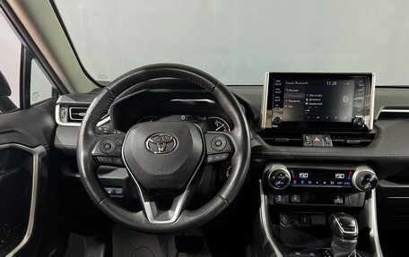 Toyota RAV4, 2021 год, 3 490 000 рублей, 23 фотография
