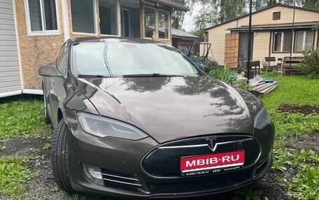 Tesla Model S I, 2014 год, 2 000 000 рублей, 1 фотография