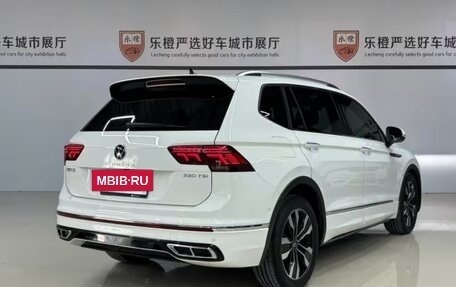 Volkswagen Tiguan II, 2022 год, 2 352 000 рублей, 8 фотография
