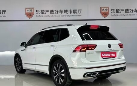 Volkswagen Tiguan II, 2022 год, 2 352 000 рублей, 6 фотография
