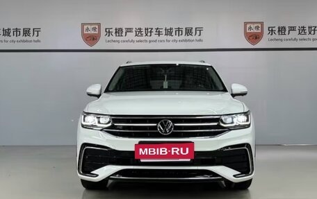 Volkswagen Tiguan II, 2022 год, 2 352 000 рублей, 3 фотография