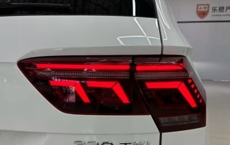 Volkswagen Tiguan II, 2022 год, 2 352 000 рублей, 11 фотография