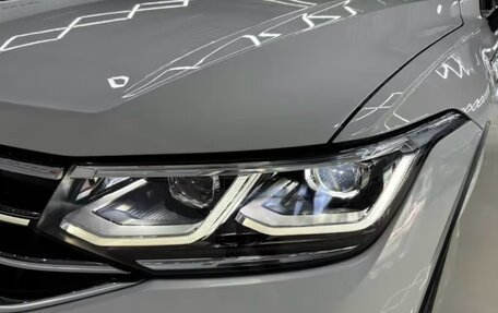 Volkswagen Tiguan II, 2022 год, 2 352 000 рублей, 10 фотография