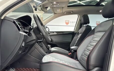 Volkswagen Tiguan II, 2022 год, 2 352 000 рублей, 12 фотография