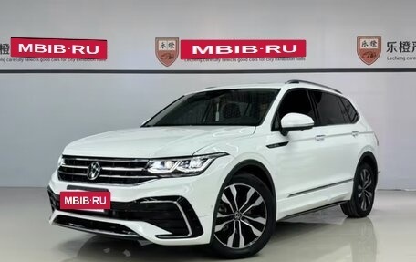 Volkswagen Tiguan II, 2022 год, 2 352 000 рублей, 4 фотография