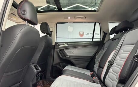 Volkswagen Tiguan II, 2022 год, 2 352 000 рублей, 19 фотография