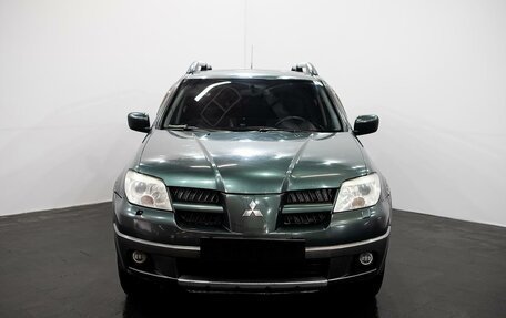 Mitsubishi Outlander III рестайлинг 3, 2004 год, 695 000 рублей, 2 фотография