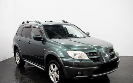 Mitsubishi Outlander III рестайлинг 3, 2004 год, 695 000 рублей, 3 фотография