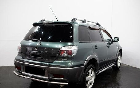 Mitsubishi Outlander III рестайлинг 3, 2004 год, 695 000 рублей, 4 фотография