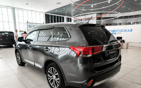 Mitsubishi Outlander III рестайлинг 3, 2015 год, 1 570 000 рублей, 11 фотография