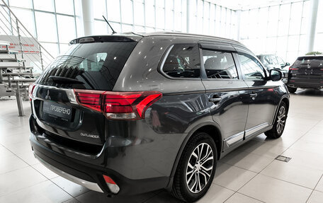 Mitsubishi Outlander III рестайлинг 3, 2015 год, 1 570 000 рублей, 9 фотография